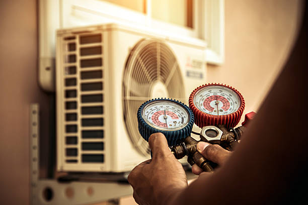 Professional Hvac technician working in Warren, IN